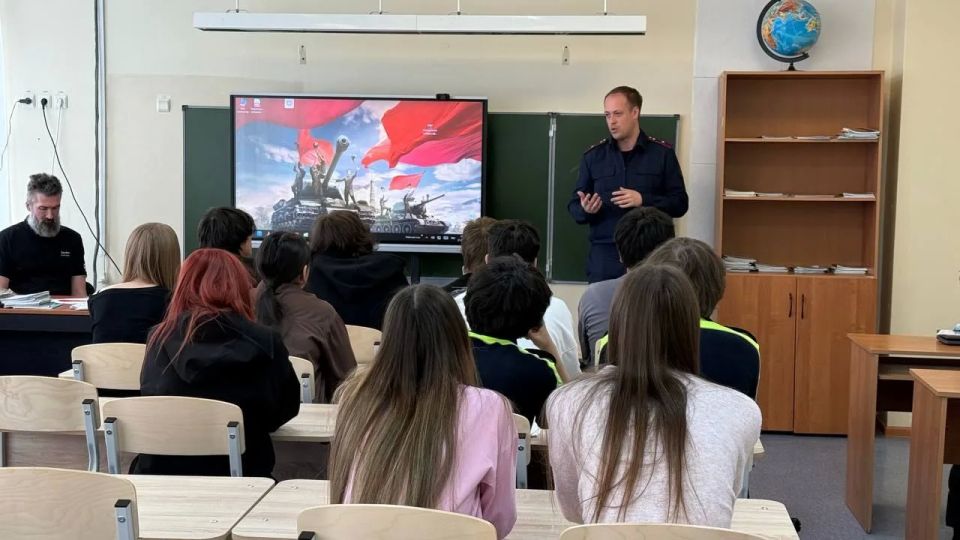 В Анадыре сотрудник следственного управления СК России по Чукотскому автономному округу провел занятие для школьников В Анадыре сотрудник следственного управления СК России по Чукотскому автономному округу провел занятие для школьников