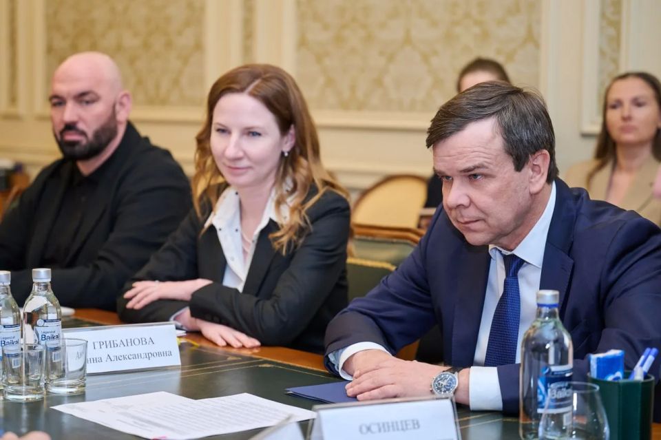 Губернатор Владислав Кузнецов на встрече с Министром культуры РФ Ольгой Любимовой обсудил развитие культурной инфраструктуры Чукотки Губернатор Владислав Кузнецов на встрече с Министром культуры РФ Ольгой Любимовой обсудил развитие культурной инфраструктуры Чукотки