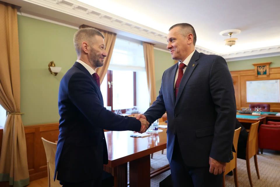Владислав Кузнецов: Сегодня провел встречу с новым начальником УФСБ по Чукотскому автономному округу – полковником Евгением Алексеевичем Бондаревым Владислав Кузнецов: Сегодня провел встречу с новым начальником УФСБ по Чукотскому автономному округу – полковником Евгением Алексеевичем Бондаревым