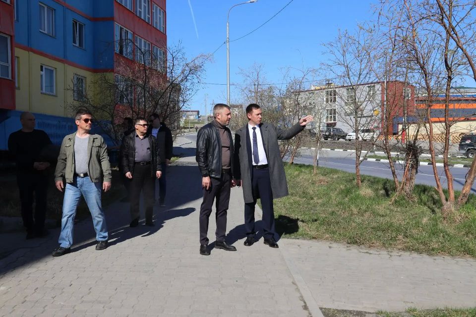 Глава Анадыря Сергей Спицын совместно с исполнительным директором Ассоциации «Совет муниципальных образований Чукотского АО» Александром Дудоровым провёл плановую проверку городских территорий Глава Анадыря Сергей Спицын совместно с исполнительным директором Ассоциации «Совет муниципальных образований Чукотского АО» Александром Дудоровым провёл плановую проверку городских территорий