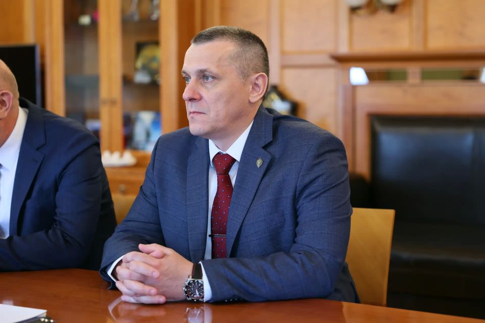 Владислав Кузнецов: Сегодня провел встречу с новым начальником УФСБ по Чукотскому автономному округу – полковником Евгением Алексеевичем Бондаревым Владислав Кузнецов: Сегодня провел встречу с новым начальником УФСБ по Чукотскому автономному округу – полковником Евгением Алексеевичем Бондаревым