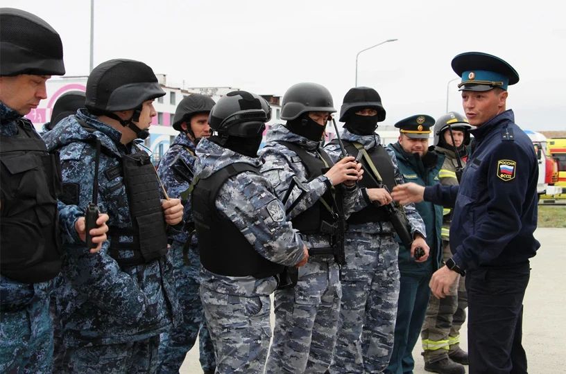 Условный теракт с минированием арсенала военной части сорвали силовики округа, сообщает ИА "Чукотка" Условный теракт с минированием арсенала военной части сорвали силовики округа, сообщает ИА "Чукотка"