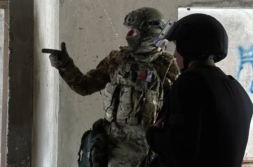 Условный теракт с минированием арсенала военной части сорвали силовики округа, сообщает ИА "Чукотка" Условный теракт с минированием арсенала военной части сорвали силовики округа, сообщает ИА "Чукотка"