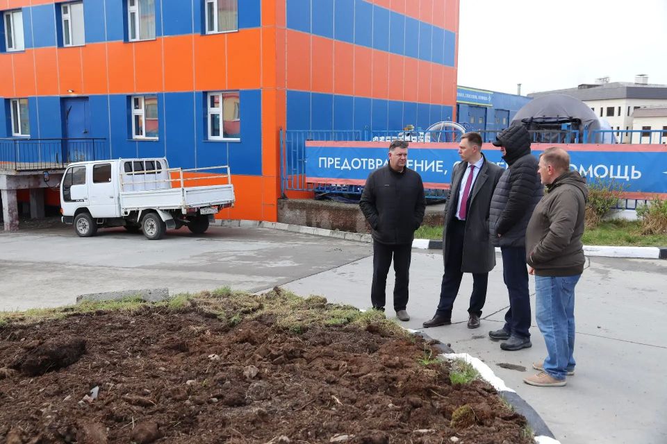 Сегодня во время рабочего объезда проверил ход работ по данным ранее поручениям в адрес наших городских коммунальных служб Сегодня во время рабочего объезда проверил ход работ по данным ранее поручениям в адрес наших городских коммунальных служб