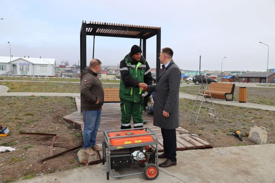 Сегодня во время рабочего объезда проверил ход работ по данным ранее поручениям в адрес наших городских коммунальных служб Сегодня во время рабочего объезда проверил ход работ по данным ранее поручениям в адрес наших городских коммунальных служб