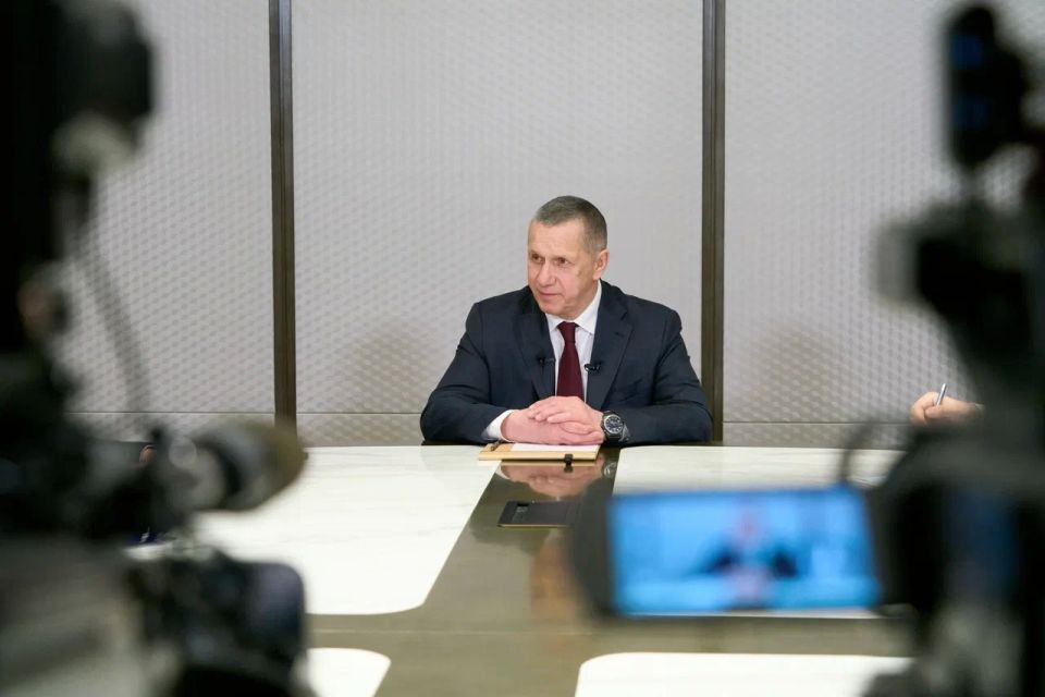 Заместитель председателя правительства РФ – полномочный представитель президента РФ в ДФО Юрий Трутнев поздравил дальневосточников и северян с Днем России