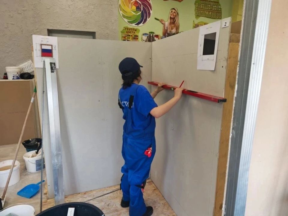 Студентка Чукотского полярного техникума Алина Икупчейвуна борется за звание лучшего штукатура в г. Красноярске Студентка Чукотского полярного техникума Алина Икупчейвуна борется за звание лучшего штукатура в г. Красноярске
