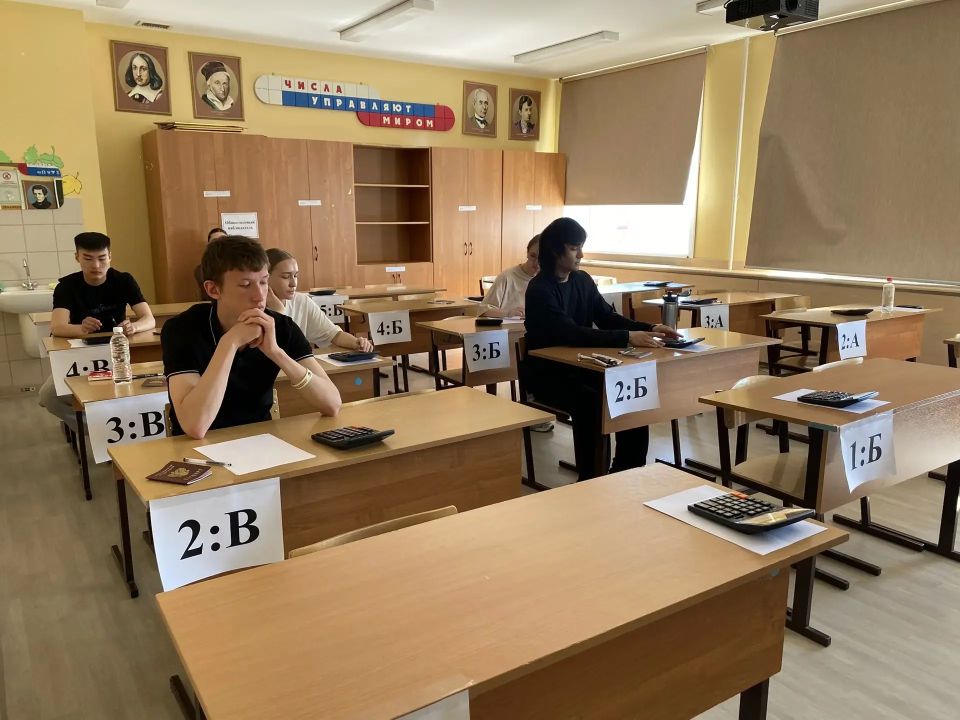 На Чукотке прошел ЕГЭ по трем предметам На Чукотке прошел ЕГЭ по трем предметам