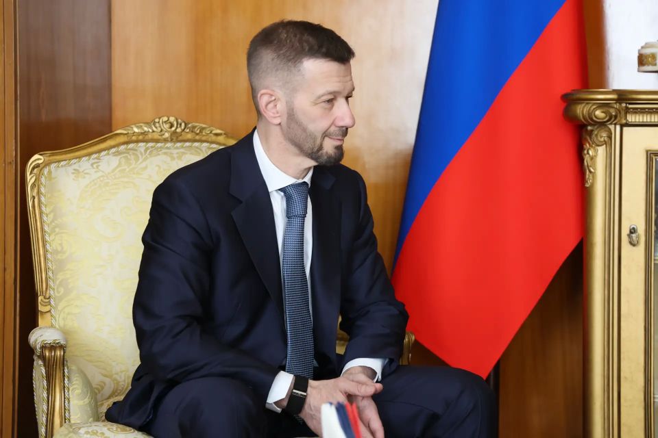 Владислав Кузнецов: Провели рабочую встречу с Министром иностранных дел Российской Федерации Сергеем Викторовичем Лавровым Владислав Кузнецов: Провели рабочую встречу с Министром иностранных дел Российской Федерации Сергеем Викторовичем Лавровым