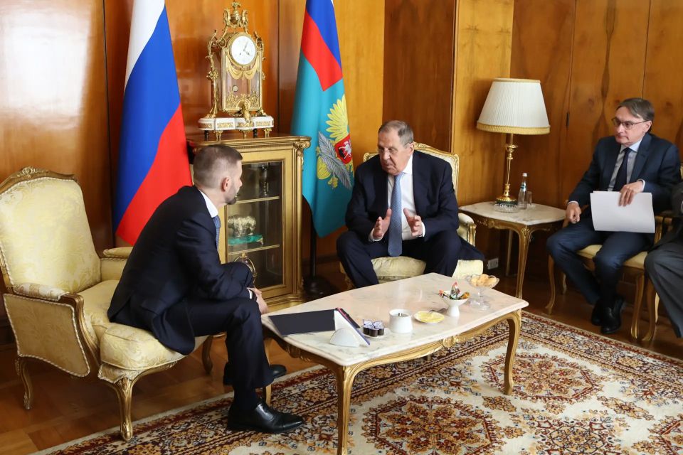 Владислав Кузнецов: Провели рабочую встречу с Министром иностранных дел Российской Федерации Сергеем Викторовичем Лавровым Владислав Кузнецов: Провели рабочую встречу с Министром иностранных дел Российской Федерации Сергеем Викторовичем Лавровым