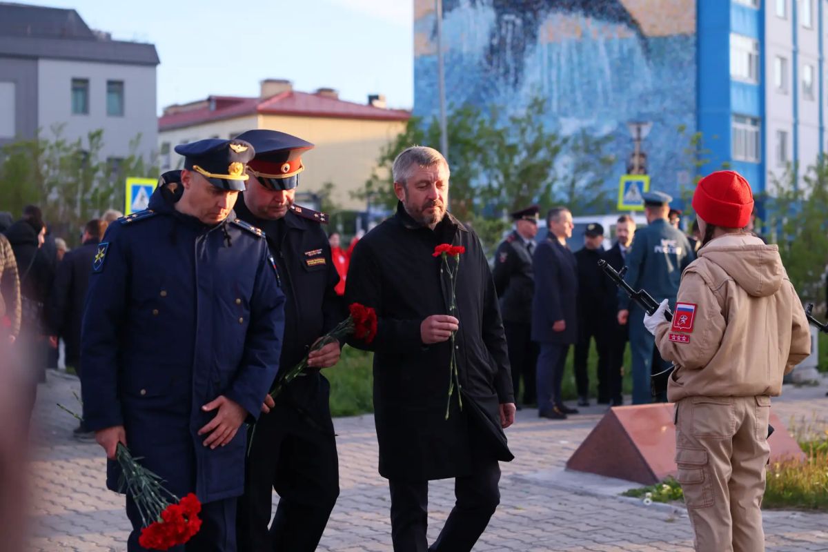 Владислав Кузнецов: В Анадыре минутой молчания почтили память всех, кто не вернулся с полей сражений Великой Отечественной войны Владислав Кузнецов: В Анадыре минутой молчания почтили память всех, кто не вернулся с полей сражений Великой Отечественной войны