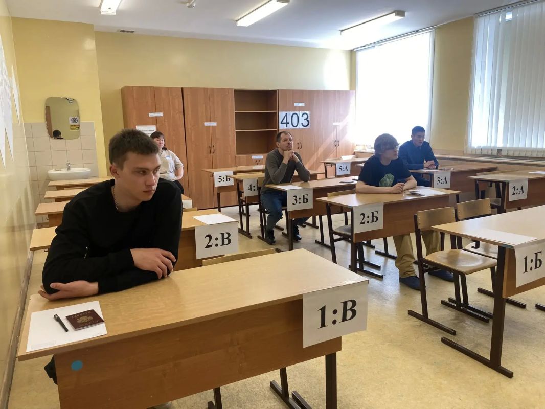 Сегодня на Чукотке успешно завершился ЕГЭ по математике, биологии, истории, географии, обществознанию и английскому языку (устная часть) Сегодня на Чукотке успешно завершился ЕГЭ по математике, биологии, истории, географии, обществознанию и английскому языку (устная часть)