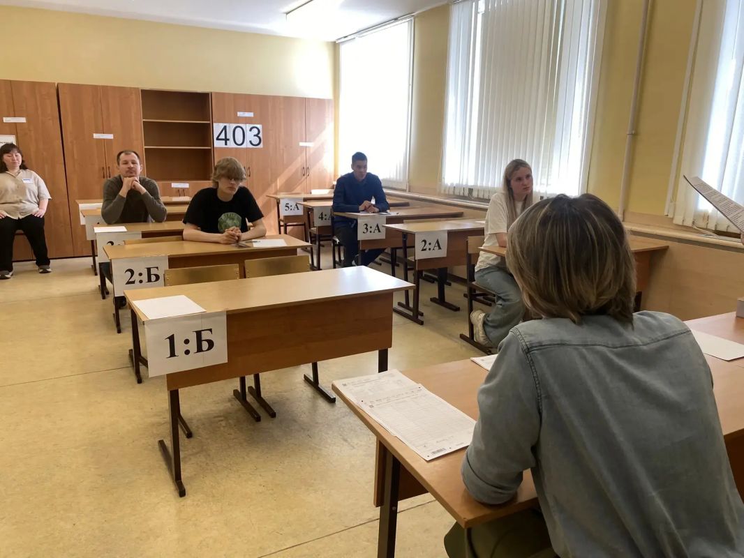 Сегодня на Чукотке успешно завершился ЕГЭ по математике, биологии, истории, географии, обществознанию и английскому языку (устная часть) Сегодня на Чукотке успешно завершился ЕГЭ по математике, биологии, истории, географии, обществознанию и английскому языку (устная часть)