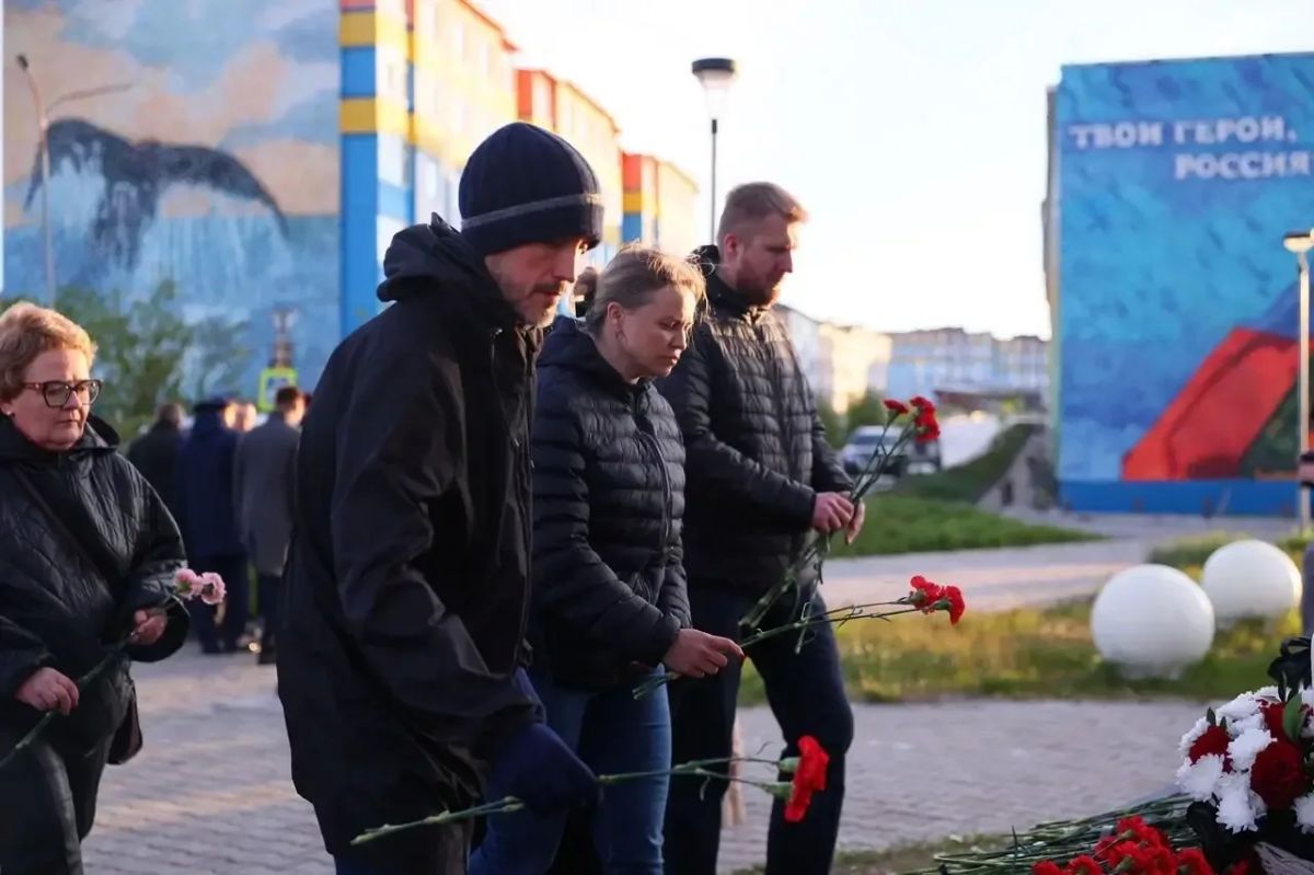 22 июня,в День памяти и скорби, сотрудники Департамента строительства и ЖКХ отдали дань глубочайшего уважения защитникам Отечества 22 июня,в День памяти и скорби, сотрудники Департамента строительства и ЖКХ отдали дань глубочайшего уважения защитникам Отечества