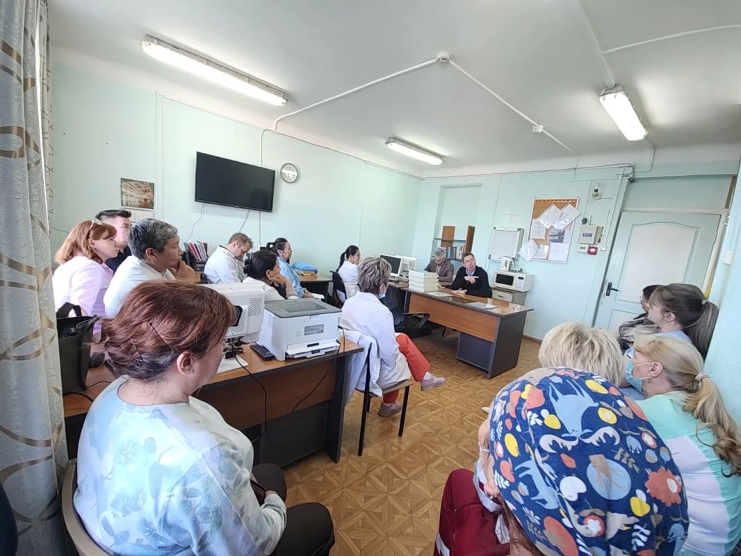 Временно исполняющий полномочия главы Провиденского района и начальник окружного Департамента здравоохранения проинспектировали Провиденскую районную больницу Временно исполняющий полномочия главы Провиденского района и начальник окружного Департамента здравоохранения проинспектировали Провиденскую районную больницу