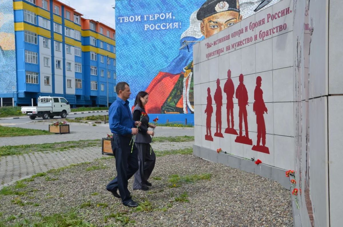 ПАМЯТИ, ЧЕСТИ И ДОЛГУ. Сегодня, в День ветеранов боевых действий, сотрудники Департамента образования и науки Чукотского автономного округа почтили память воинов и, в знак глубокой признательности и скорби, возложили цветы к... ПАМЯТИ, ЧЕСТИ И ДОЛГУ. Сегодня, в День ветеранов боевых действий, сотрудники Департамента образования и науки Чукотского автономного округа почтили память воинов и, в знак глубокой признательности и скорби, возложили цветы к...
