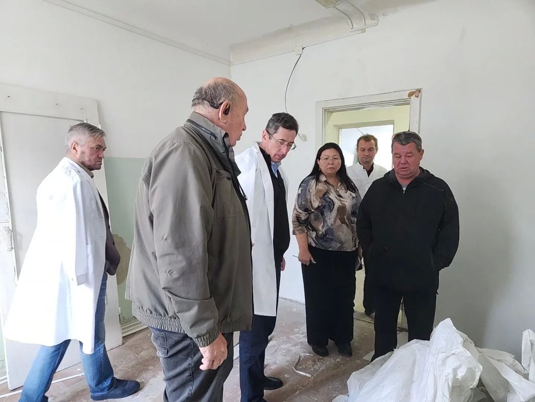 Временно исполняющий полномочия главы Провиденского района и начальник окружного Департамента здравоохранения проинспектировали Провиденскую районную больницу Временно исполняющий полномочия главы Провиденского района и начальник окружного Департамента здравоохранения проинспектировали Провиденскую районную больницу