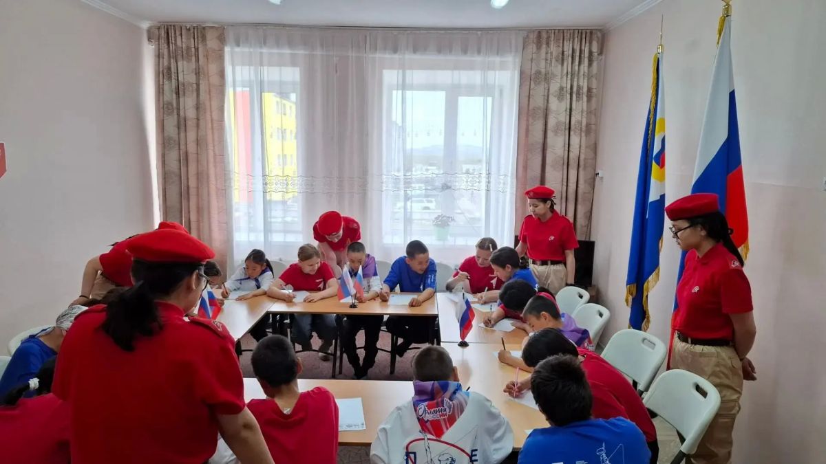 ПИСЬМО СОЛДАТУ. Сегодня, 3 июля, воспитанники детского оздоровительного лагеря «Смена Первых и Орлят: первооткрыватели лета», юнармейцы приняли участие в патриотической акции «Письмо солдату» ПИСЬМО СОЛДАТУ. Сегодня, 3 июля, воспитанники детского оздоровительного лагеря «Смена Первых и Орлят: первооткрыватели лета», юнармейцы приняли участие в патриотической акции «Письмо солдату»