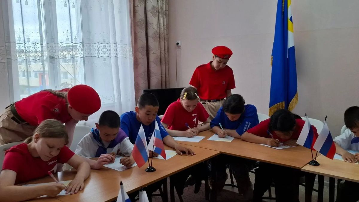 ПИСЬМО СОЛДАТУ. Сегодня, 3 июля, воспитанники детского оздоровительного лагеря «Смена Первых и Орлят: первооткрыватели лета», юнармейцы приняли участие в патриотической акции «Письмо солдату» ПИСЬМО СОЛДАТУ. Сегодня, 3 июля, воспитанники детского оздоровительного лагеря «Смена Первых и Орлят: первооткрыватели лета», юнармейцы приняли участие в патриотической акции «Письмо солдату»