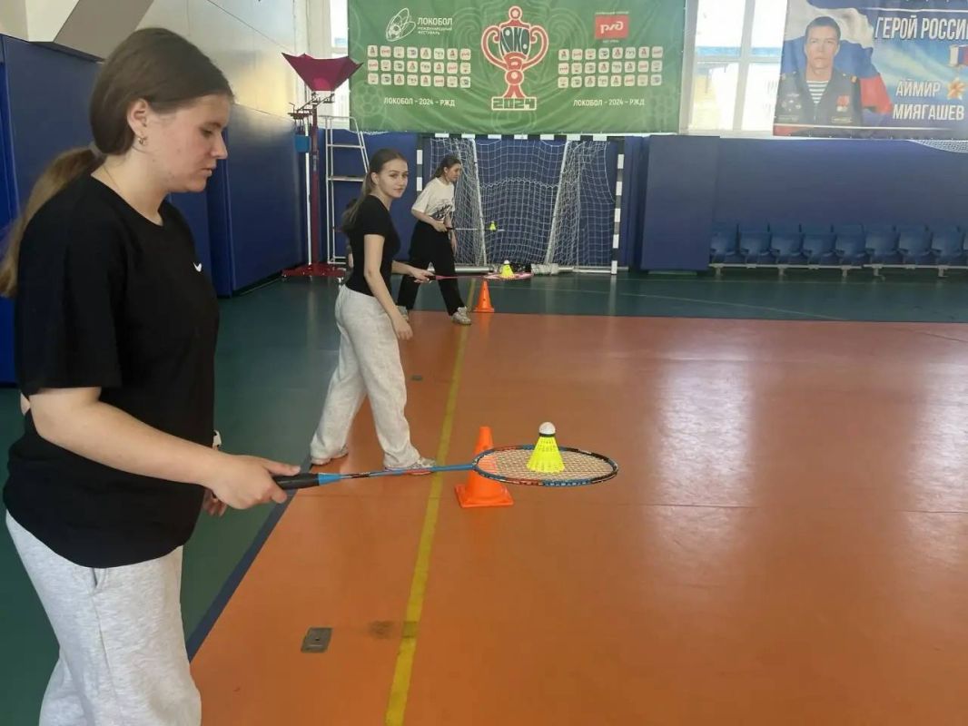 Бадминтон — игра для всей семьи! Бадминтон — игра для всей семьи!