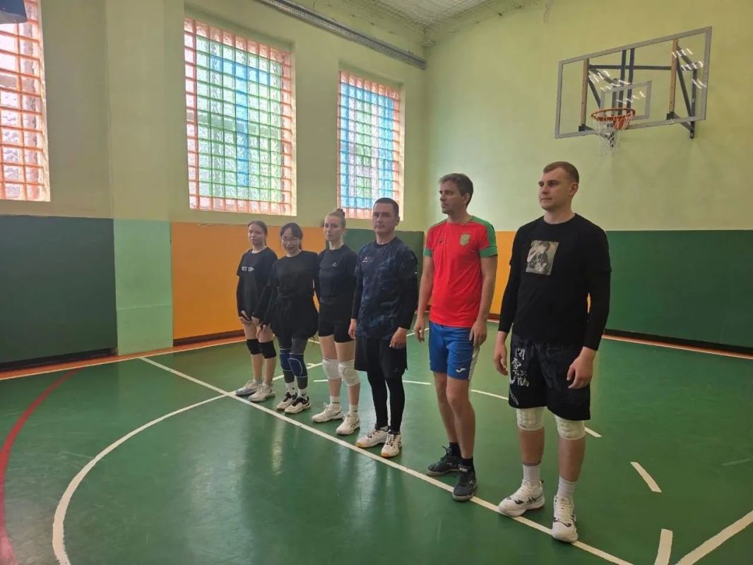 Турнир по волейболу в селе Лаврентия: спорт, азарт и единство Турнир по волейболу в селе Лаврентия: спорт, азарт и единство