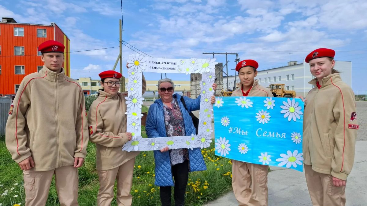РОМАШКОВОЕ НАСТРОЕНИЕ. 8 июля в России отмечается День семьи, любви и верности РОМАШКОВОЕ НАСТРОЕНИЕ. 8 июля в России отмечается День семьи, любви и верности