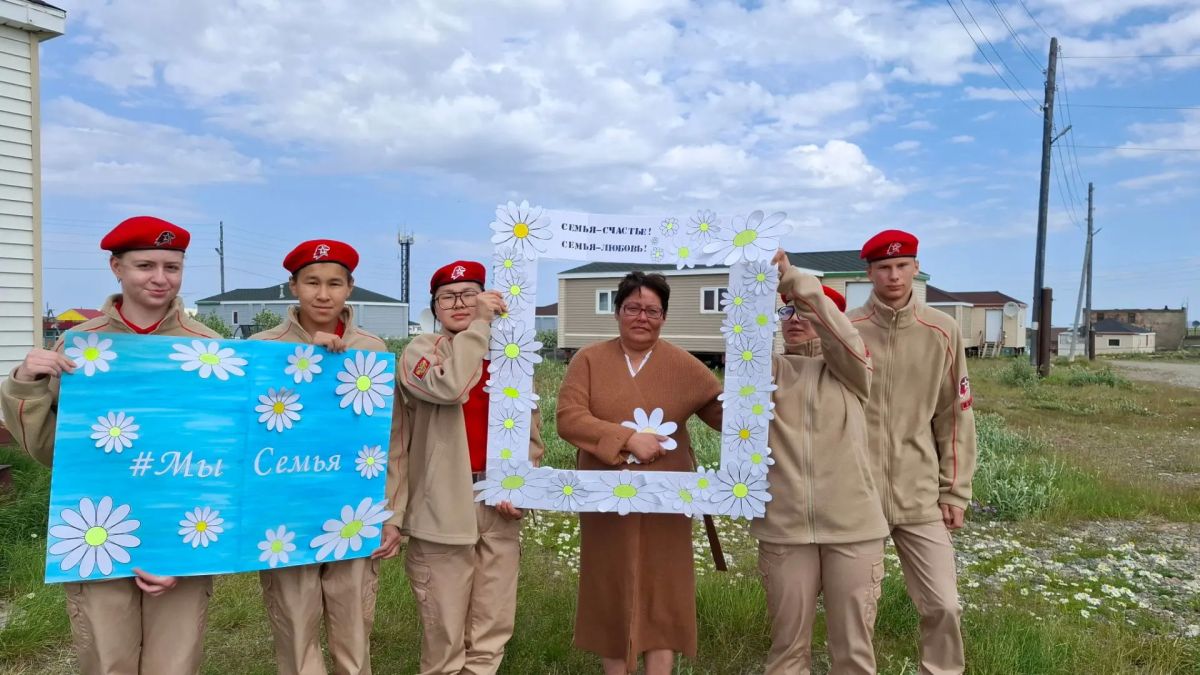 РОМАШКОВОЕ НАСТРОЕНИЕ. 8 июля в России отмечается День семьи, любви и верности РОМАШКОВОЕ НАСТРОЕНИЕ. 8 июля в России отмечается День семьи, любви и верности