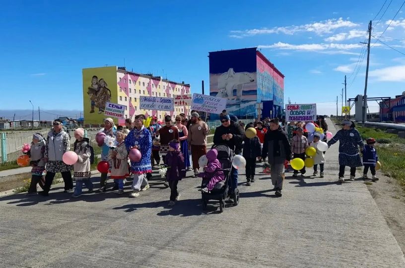 Парады, награждения и концерты прошли в округе в День семьи, любви и верности, сообщает ИА "Чукотка" Парады, награждения и концерты прошли в округе в День семьи, любви и верности, сообщает ИА "Чукотка"