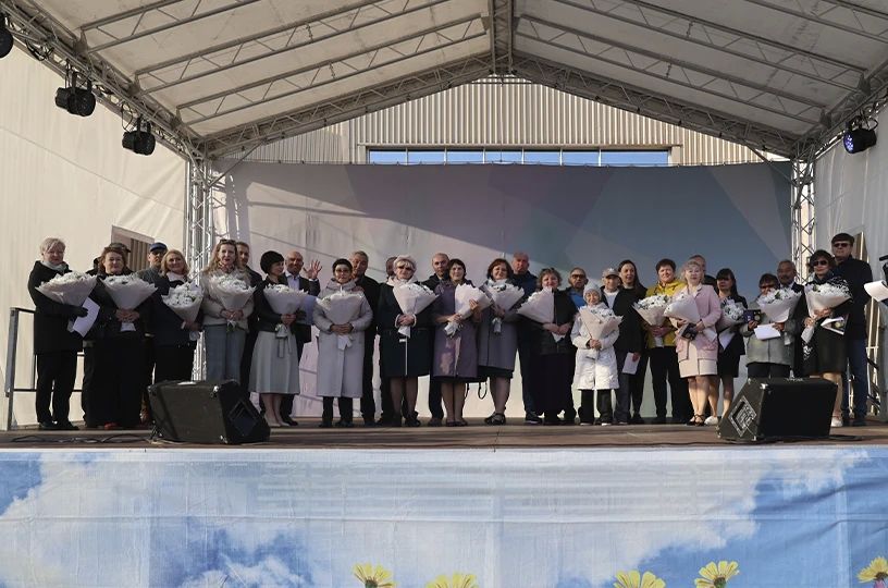Парады, награждения и концерты прошли в округе в День семьи, любви и верности, сообщает ИА "Чукотка" Парады, награждения и концерты прошли в округе в День семьи, любви и верности, сообщает ИА "Чукотка"