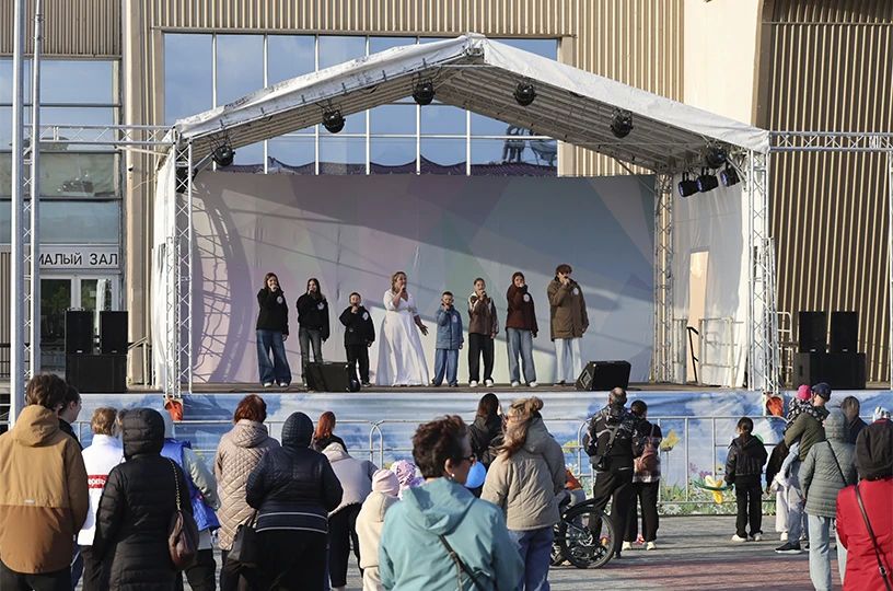 Парады, награждения и концерты прошли в округе в День семьи, любви и верности, сообщает ИА "Чукотка" Парады, награждения и концерты прошли в округе в День семьи, любви и верности, сообщает ИА "Чукотка"