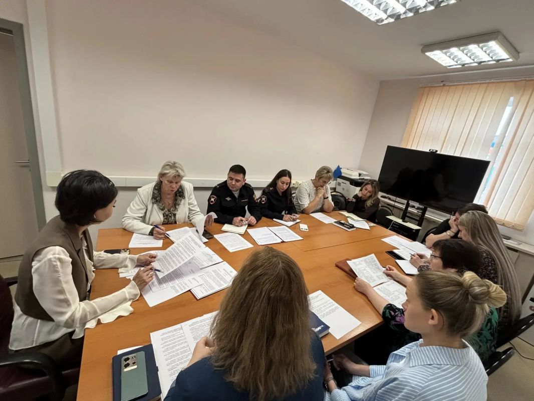 Провела рабочее совещание, посвященное вопросам развития детско-юношеского движения Юных инспекторов дорожного движения и профилактике детского дорожно-транспортного травматизма Провела рабочее совещание, посвященное вопросам развития детско-юношеского движения Юных инспекторов дорожного движения и профилактике детского дорожно-транспортного травматизма