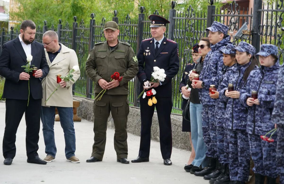 В округе почтили память погибших детей Донбасса, сообщает ИА "Чукотка" В округе почтили память погибших детей Донбасса, сообщает ИА "Чукотка"