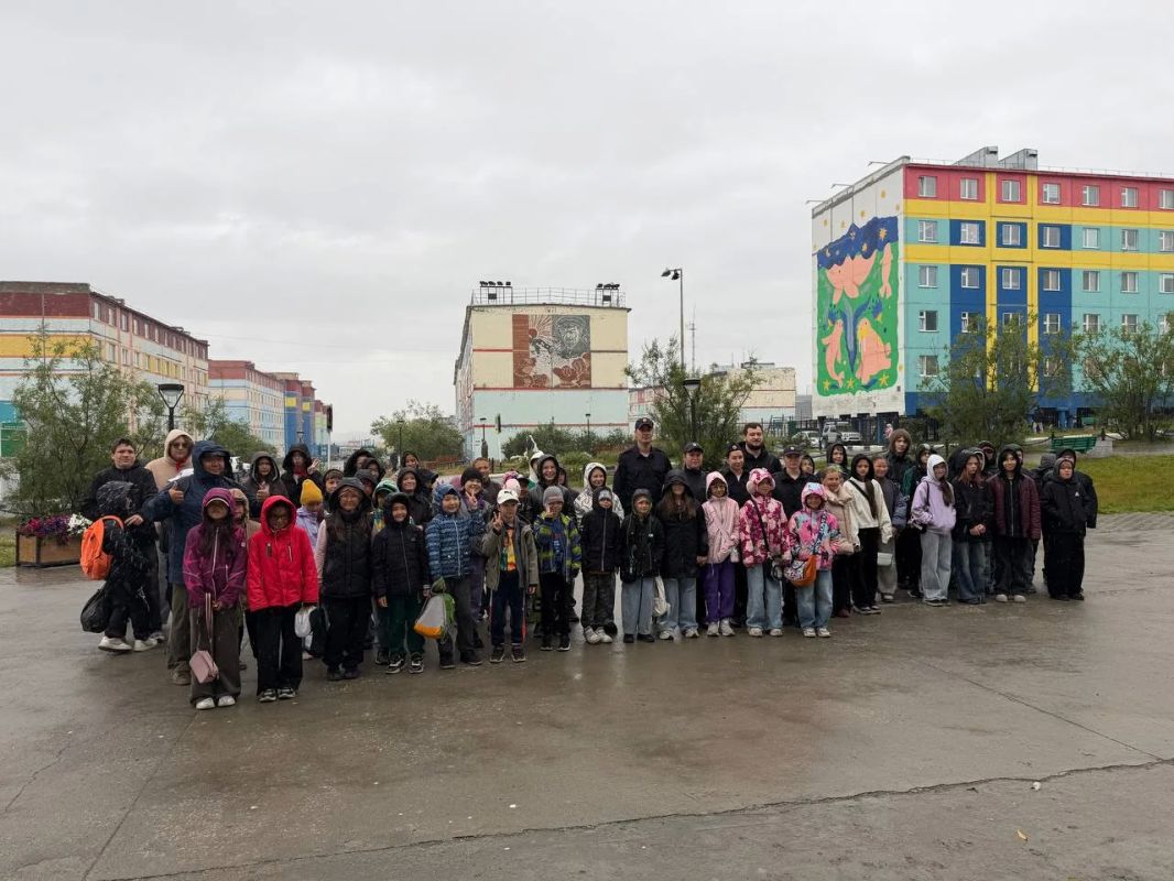 В Анадыре состоялась общероссийская акция «Зарядка со стражем порядка» В Анадыре состоялась общероссийская акция «Зарядка со стражем порядка»
