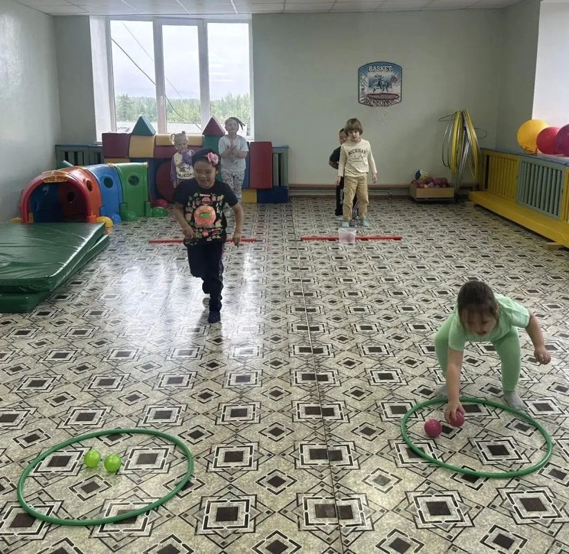 День физкультурника в детском саду села Кепервеем! Под девизом «Быстрые, сильные, ловкие!» ребята разновозрастной группы устроили настоящий спортивный праздник! День физкультурника в детском саду села Кепервеем! Под девизом «Быстрые, сильные, ловкие!» ребята разновозрастной группы устроили настоящий спортивный праздник!