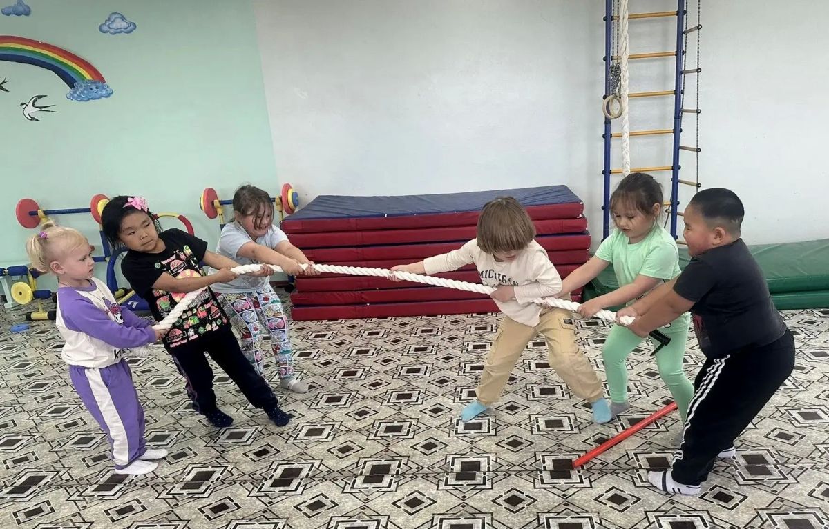 День физкультурника в детском саду села Кепервеем! Под девизом «Быстрые, сильные, ловкие!» ребята разновозрастной группы устроили настоящий спортивный праздник! День физкультурника в детском саду села Кепервеем! Под девизом «Быстрые, сильные, ловкие!» ребята разновозрастной группы устроили настоящий спортивный праздник!