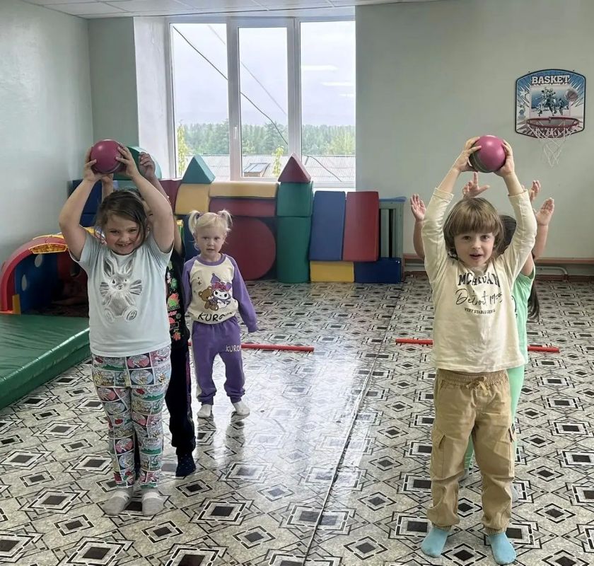 День физкультурника в детском саду села Кепервеем! Под девизом «Быстрые, сильные, ловкие!» ребята разновозрастной группы устроили настоящий спортивный праздник! День физкультурника в детском саду села Кепервеем! Под девизом «Быстрые, сильные, ловкие!» ребята разновозрастной группы устроили настоящий спортивный праздник!