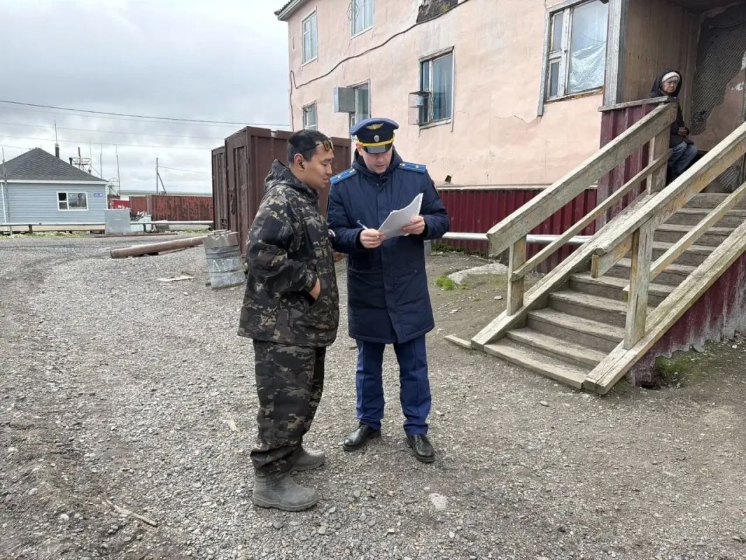 Прокурор Чукотского района провел выездной прием граждан в самом восточном обжитом населенном пункте России Прокурор Чукотского района провел выездной прием граждан в самом восточном обжитом населенном пункте России