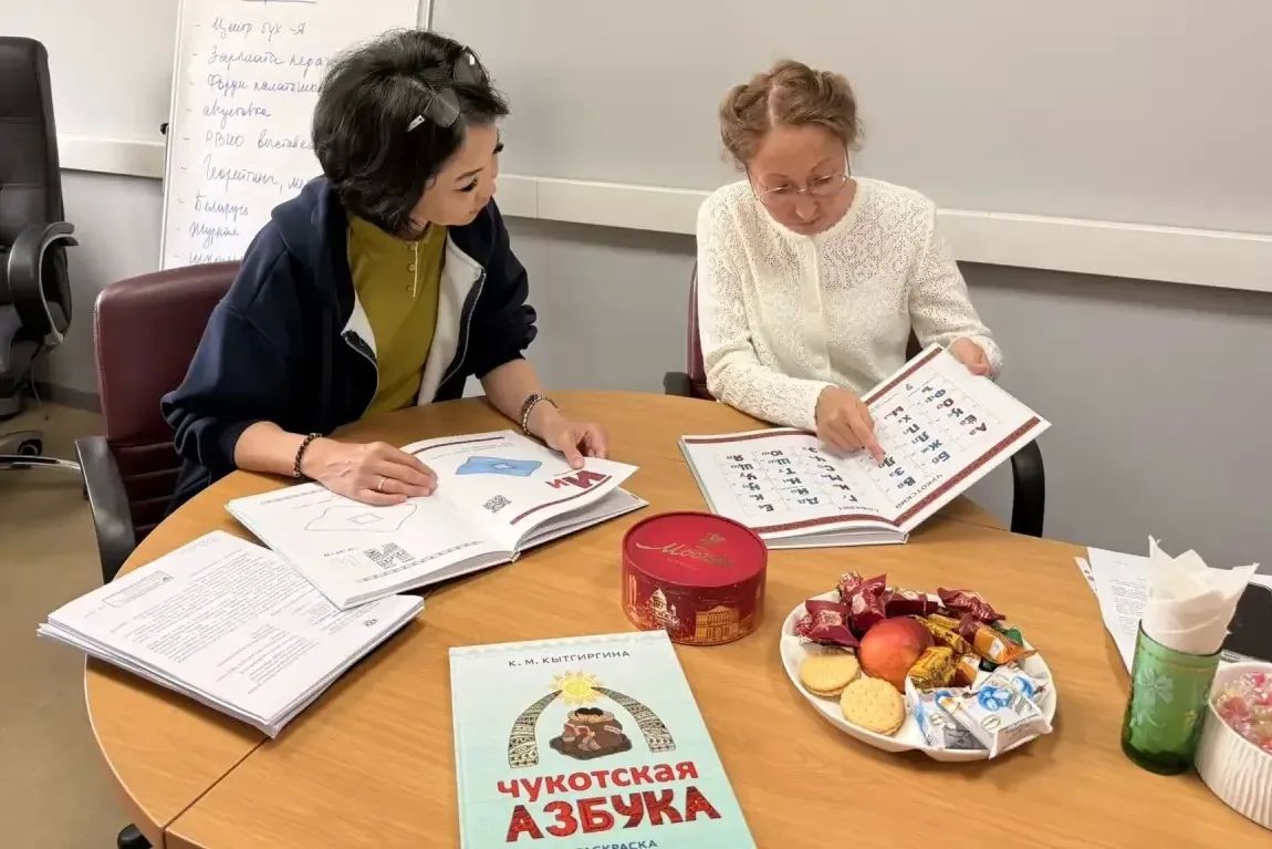 Стартовала доставка "Чукотской азбуки" в поселения округа, сообщает ИА "Чукотка" Стартовала доставка "Чукотской азбуки" в поселения округа, сообщает ИА "Чукотка"