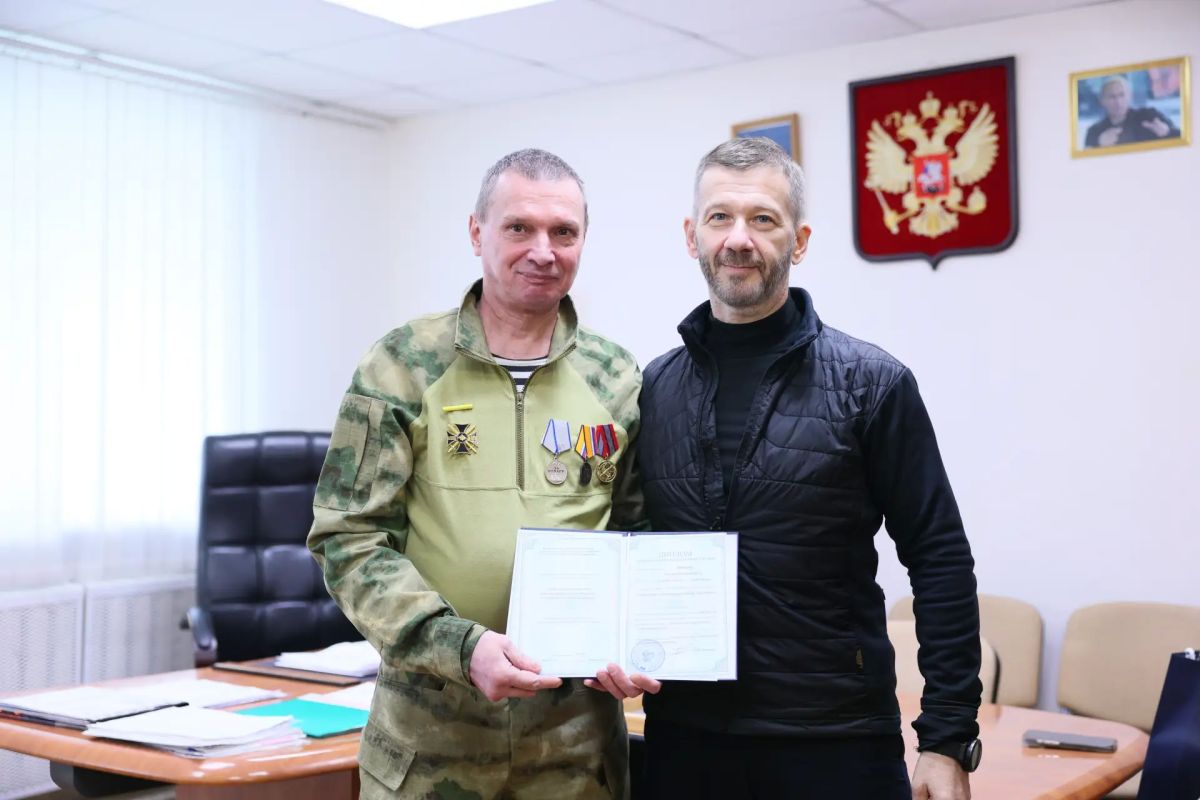 Владислав Кузнецов: Вручил дипломы выпускникам программы «Герои Чукотки» Владислав Кузнецов: Вручил дипломы выпускникам программы «Герои Чукотки»