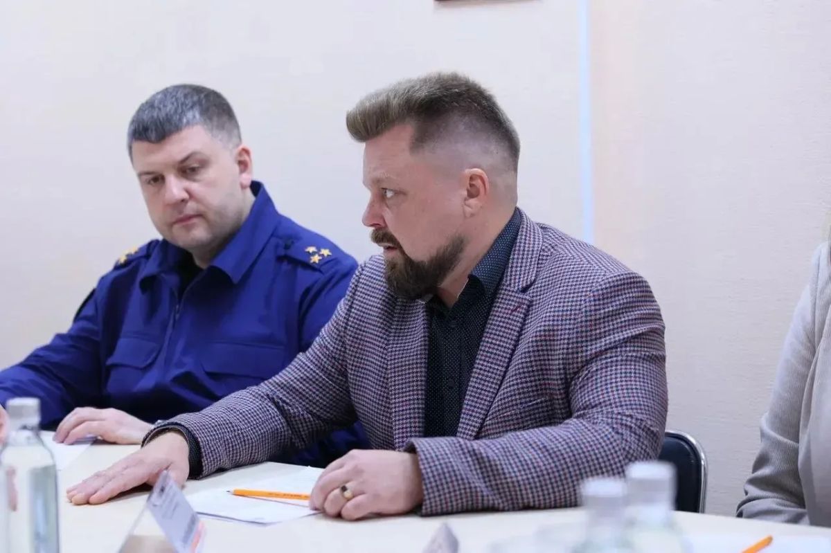 Владислав Кузнецов: Сегодня вместе с заместителем Генерального прокурора РФ Виктором Дмитриевичем Мельником провели рабочую встречу с сотрудниками филиала Фонда «Защитники Отечества» в Анадыре Владислав Кузнецов: Сегодня вместе с заместителем Генерального прокурора РФ Виктором Дмитриевичем Мельником провели рабочую встречу с сотрудниками филиала Фонда «Защитники Отечества» в Анадыре