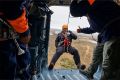 Спасатели округа научились спускаться с вертолёта по канату, сообщает ИА "Чукотка"