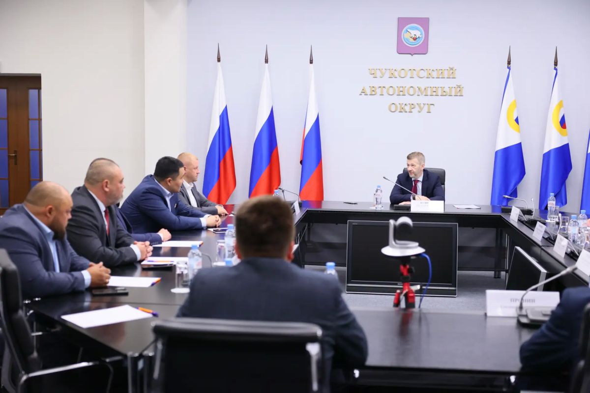 Владислав Кузнецов: Вручил дипломы выпускникам программы «Герои Чукотки» Владислав Кузнецов: Вручил дипломы выпускникам программы «Герои Чукотки»