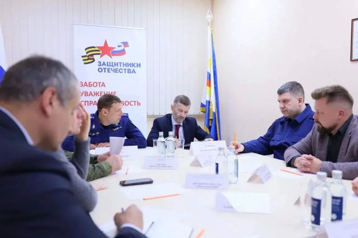 Владислав Кузнецов: Сегодня вместе с заместителем Генерального прокурора РФ Виктором Дмитриевичем Мельником провели рабочую встречу с сотрудниками филиала Фонда «Защитники Отечества» в Анадыре Владислав Кузнецов: Сегодня вместе с заместителем Генерального прокурора РФ Виктором Дмитриевичем Мельником провели рабочую встречу с сотрудниками филиала Фонда «Защитники Отечества» в Анадыре