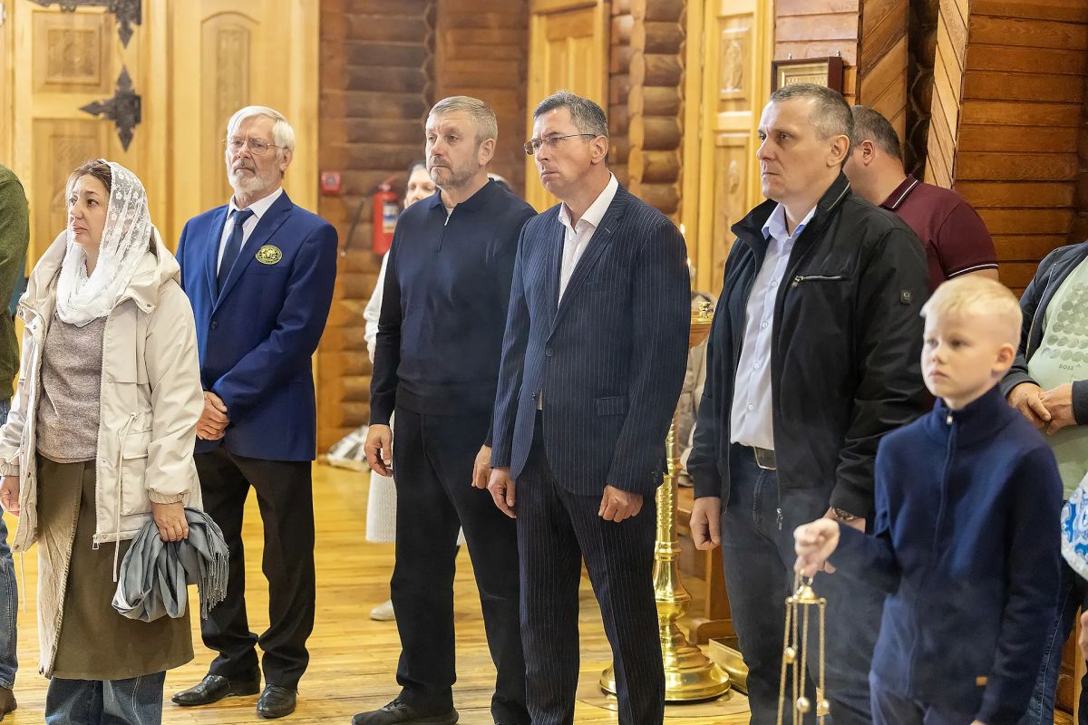 Епископ Евфимий совершил Божественную литургию и молебен на начало учебного года в Свято-Троицком кафедральном соборе г. Анадыря Епископ Евфимий совершил Божественную литургию и молебен на начало учебного года в Свято-Троицком кафедральном соборе г. Анадыря