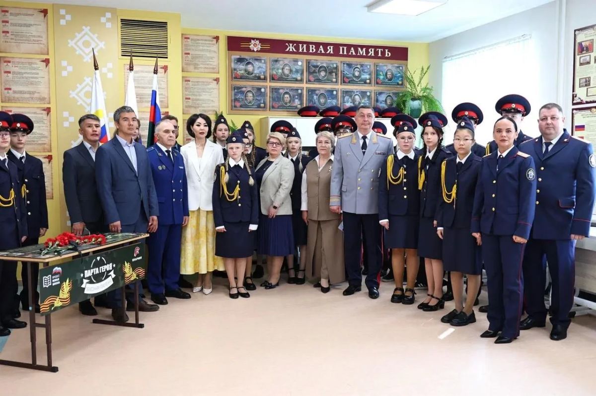 В Чукотском окружном профильном лицее открыта «Парта Героя» в память о выпускнике Валентине Ельо В Чукотском окружном профильном лицее открыта «Парта Героя» в память о выпускнике Валентине Ельо