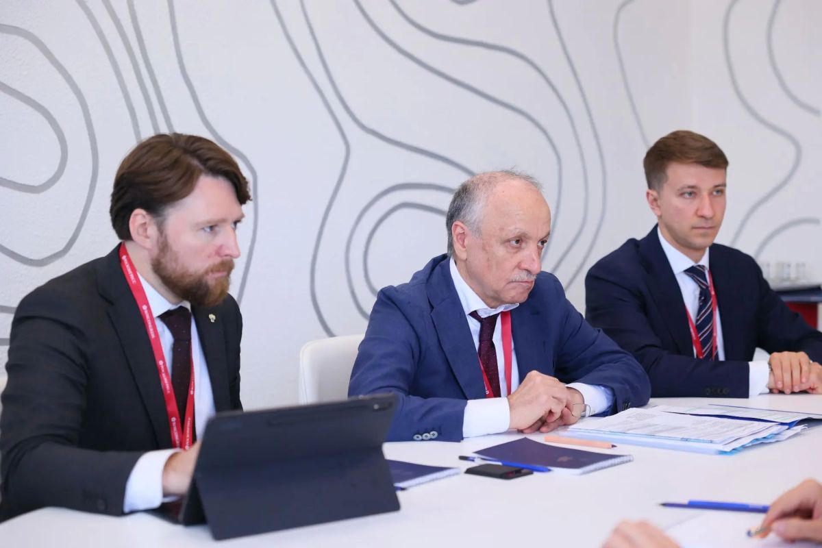 ВЭФ-2026: Асламбек Гермаханов и Владислав Кузнецов обсудили развитие геологоразведки на Чукотке ВЭФ-2026: Асламбек Гермаханов и Владислав Кузнецов обсудили развитие геологоразведки на Чукотке