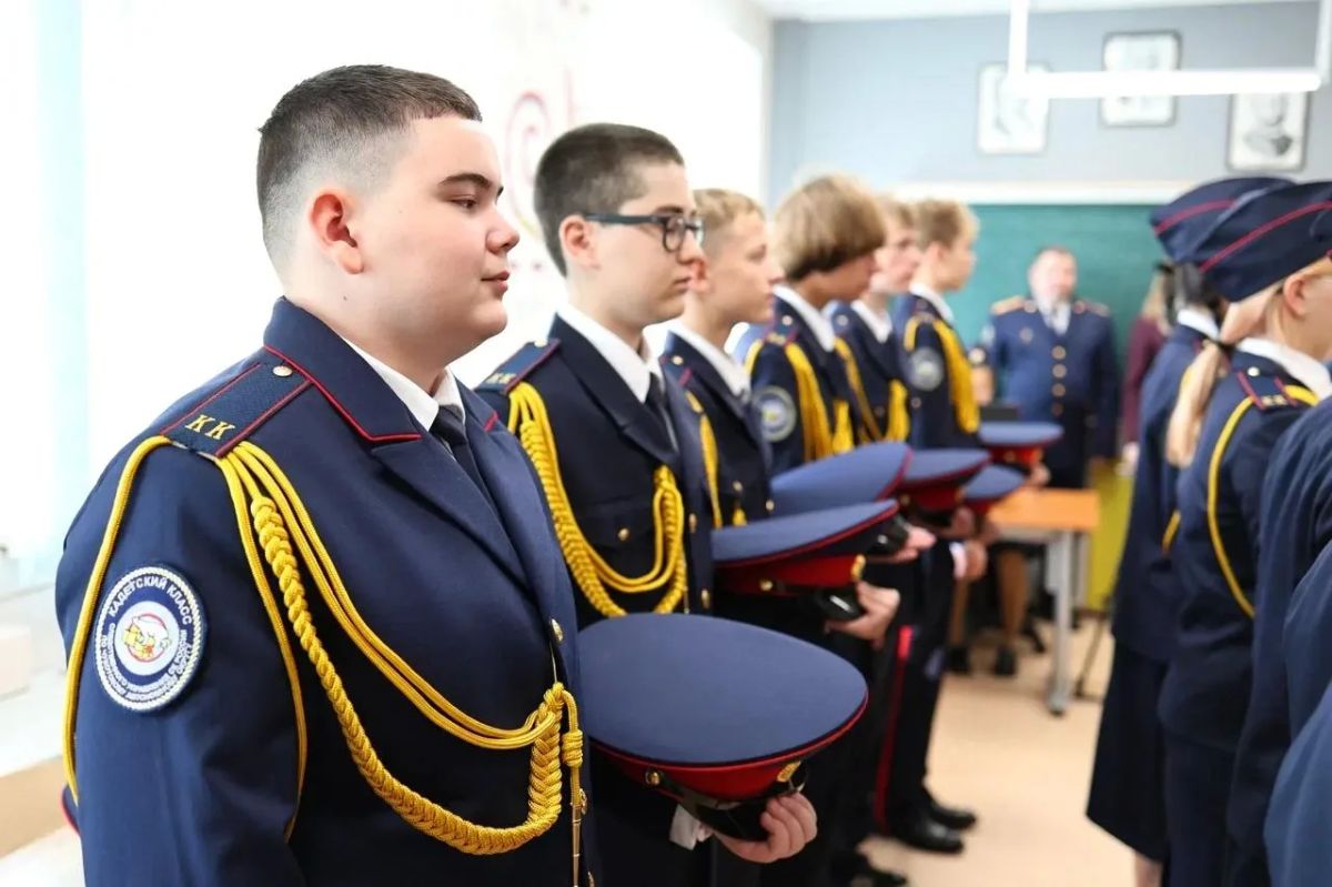 В Чукотском окружном профильном лицее открыта «Парта Героя» в память о выпускнике Валентине Ельо В Чукотском окружном профильном лицее открыта «Парта Героя» в память о выпускнике Валентине Ельо