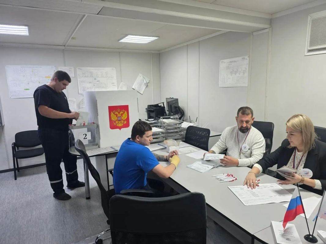 Досрочное голосование на месторождении Западно-Озерное: дисциплина и ответственность в сердце Чукотки Досрочное голосование на месторождении Западно-Озерное: дисциплина и ответственность в сердце Чукотки