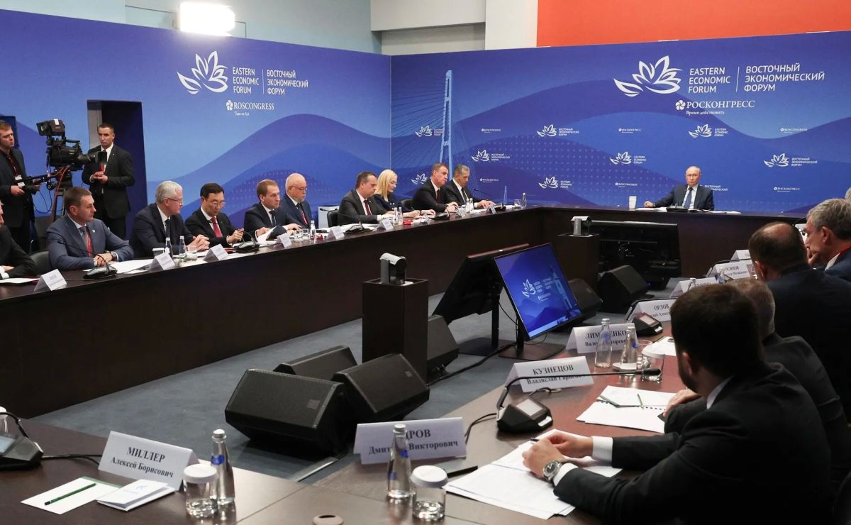 Владислав Кузнецов: Принял участие в работе совещания по вопросам развития Дальнего Востока и Арктики, которое провел Президент Владимир Владимирович Путин Владислав Кузнецов: Принял участие в работе совещания по вопросам развития Дальнего Востока и Арктики, которое провел Президент Владимир Владимирович Путин