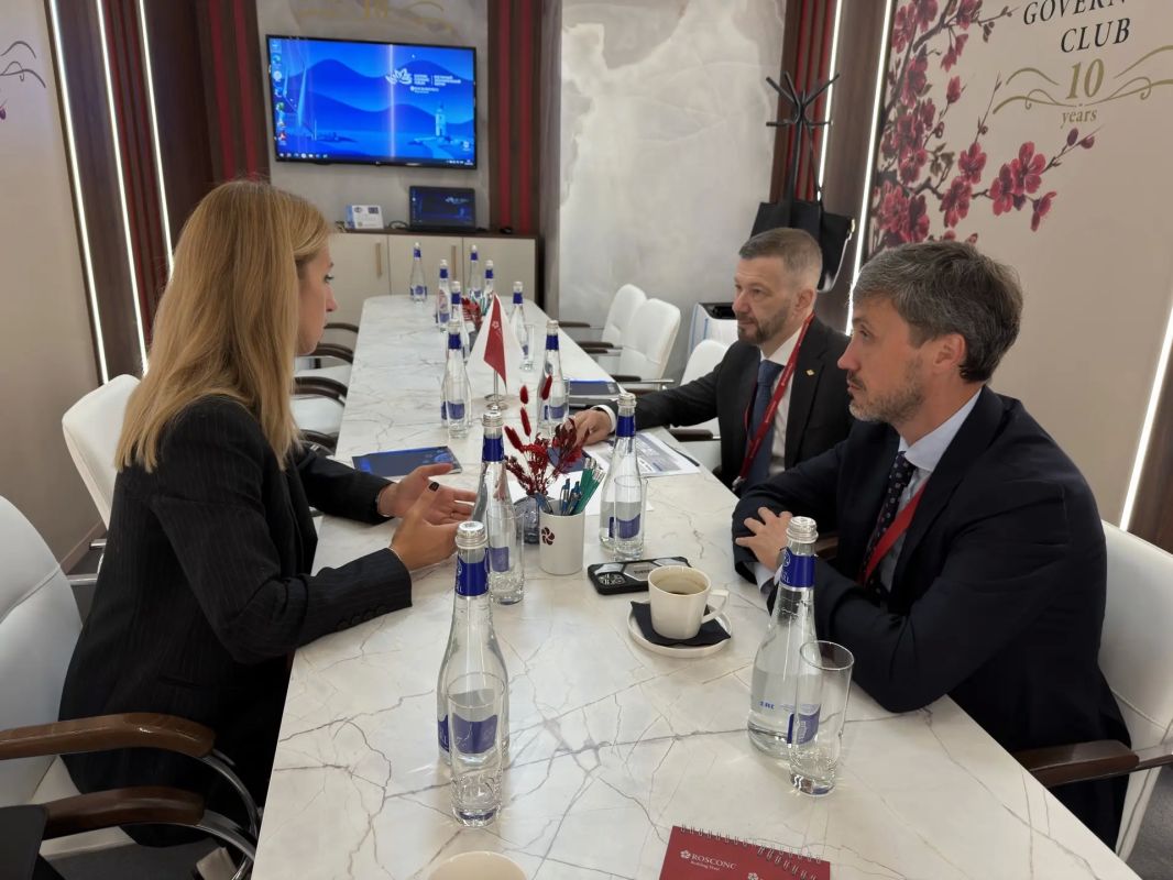 Владислав Кузнецов: Сегодня на полях Восточного экономического форума2026 принял участие в двух профильных сессиях, где рассказал о том, что делаем для развития Чукотского автономного округа в сфере транспортной доступности... Владислав Кузнецов: Сегодня на полях Восточного экономического форума2026 принял участие в двух профильных сессиях, где рассказал о том, что делаем для развития Чукотского автономного округа в сфере транспортной доступности...